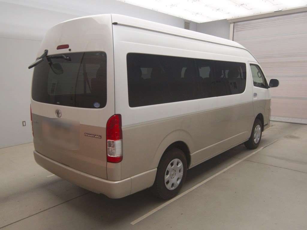 2020 Toyota Hiace Grand Cabin 4WD auction photo 2