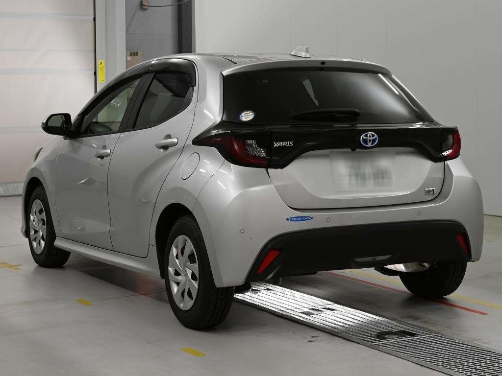 2022 Toyota Yaris ハイブリッドX auction photo 6