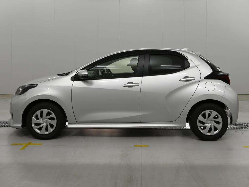 2022 Toyota Yaris ハイブリッドX auction photo 4