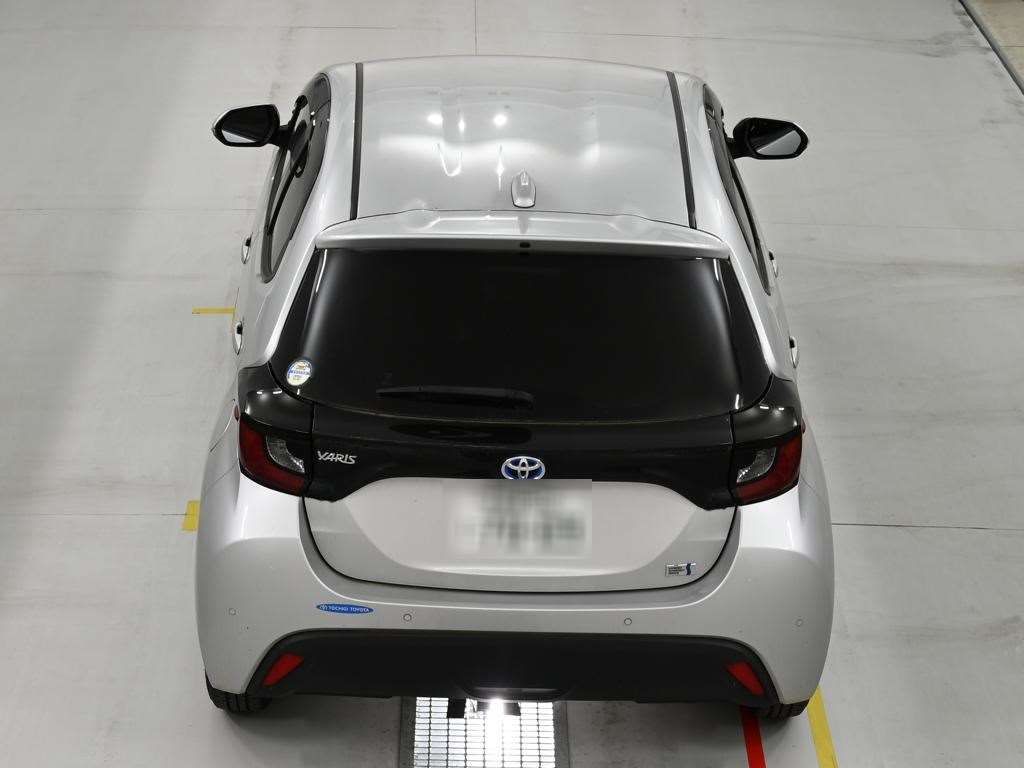 2022 Toyota Yaris ハイブリッドX auction photo 8