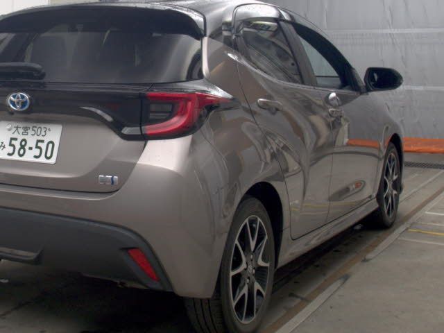 2022 Toyota Yaris ハイブリッドZ auction photo 5
