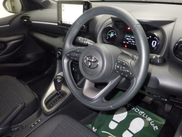 2022 Toyota Yaris ハイブリッドZ auction photo 3
