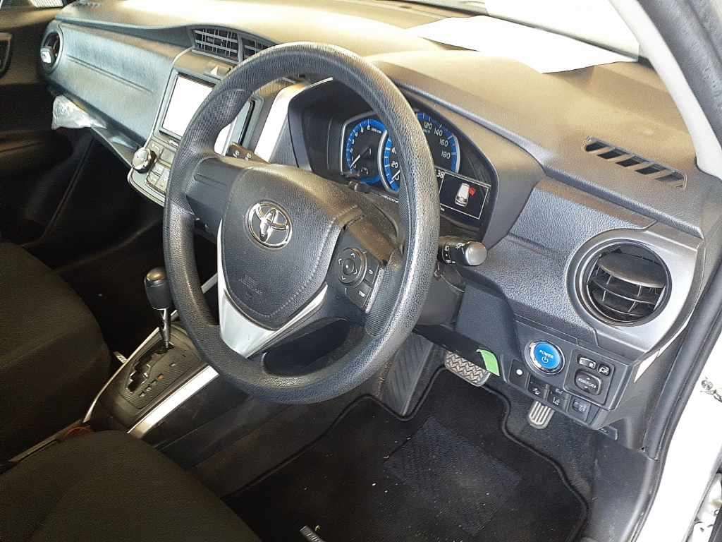 2021 Toyota Corolla Fielder ハイブリッド EX auction photo 9
