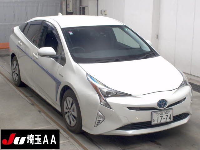 Japan Auction Vehicles 12 2017 Toyota Prius A auction photo