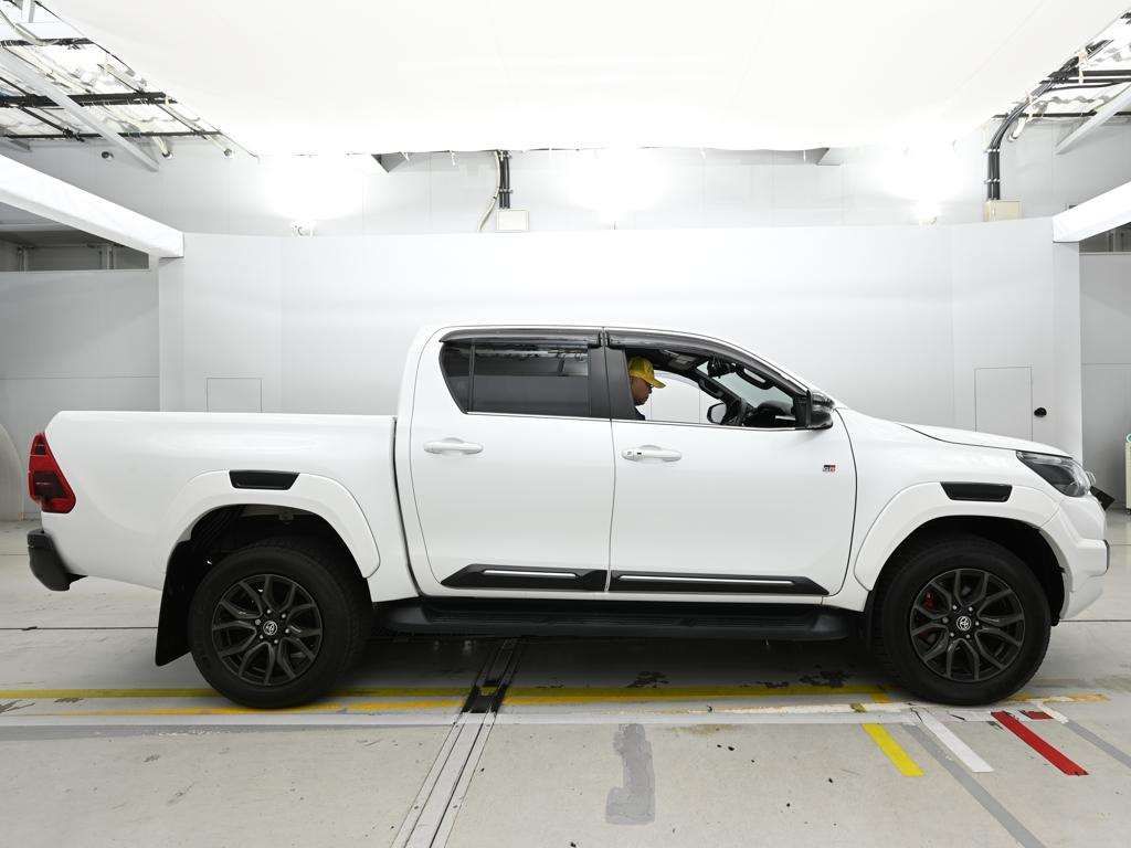 2024 Toyota Hilux Z GRスポーツ 4WD auction photo 3