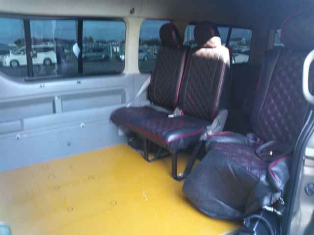 2009 Toyota Hiace 4WD グランドキャビン auction photo 9