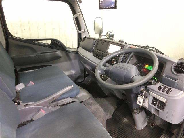 2015 Mitsubishi Fuso Canter Double cab 2t auction photo 3