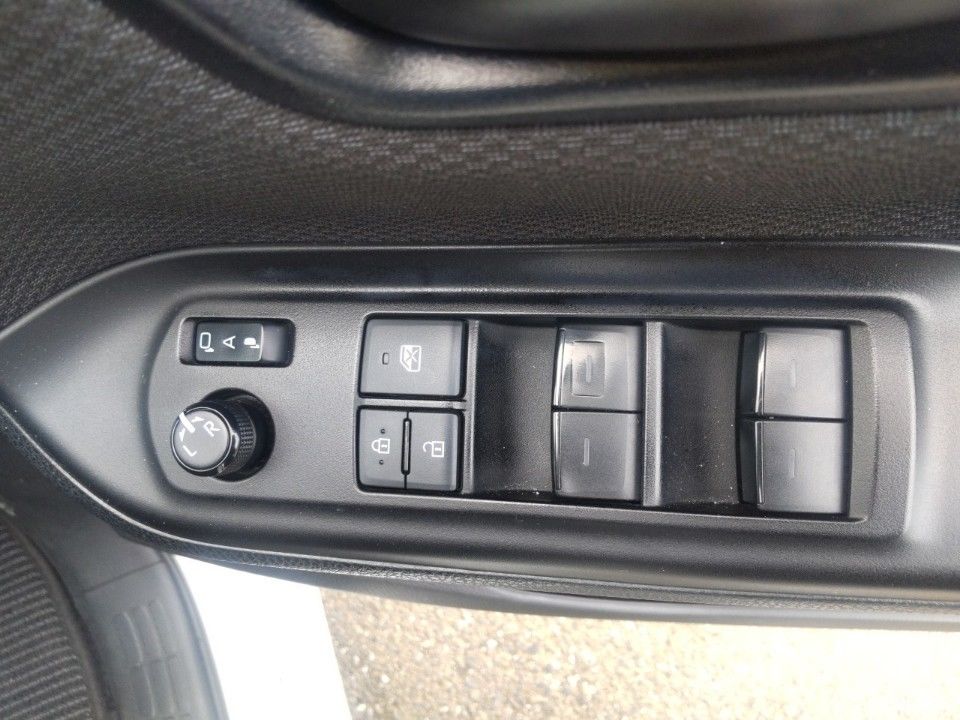 2021 Toyota Noah auction photo 14