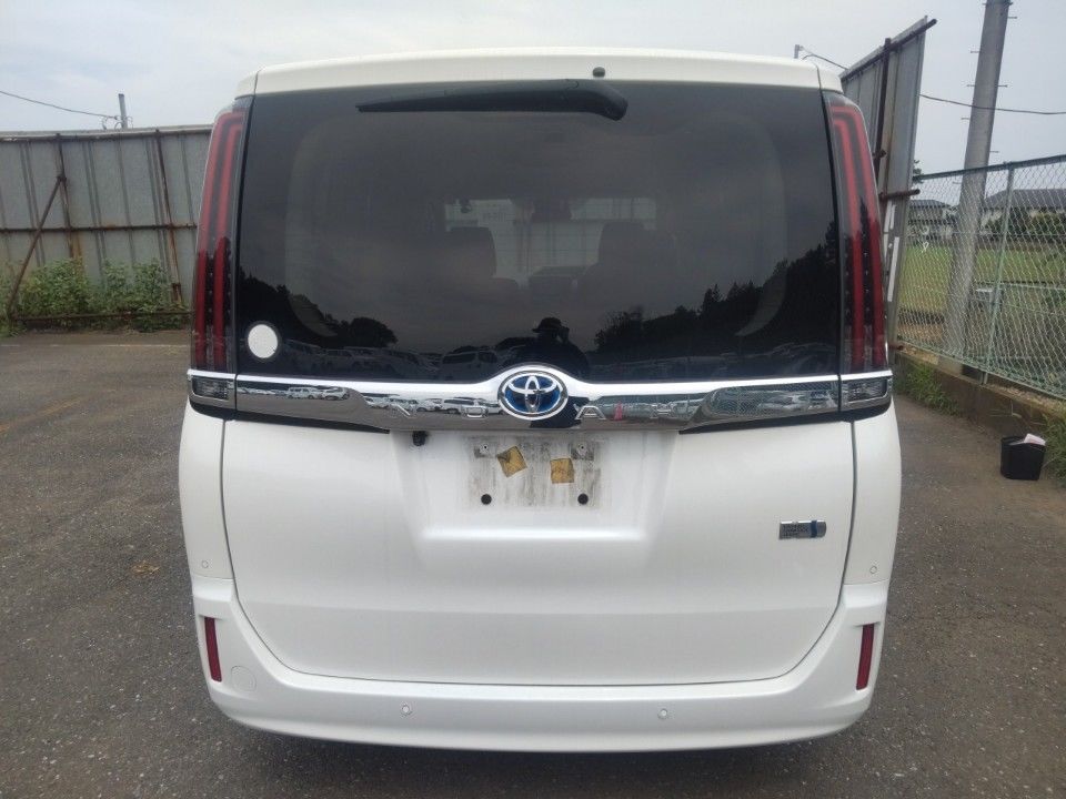 2021 Toyota Noah auction photo 5