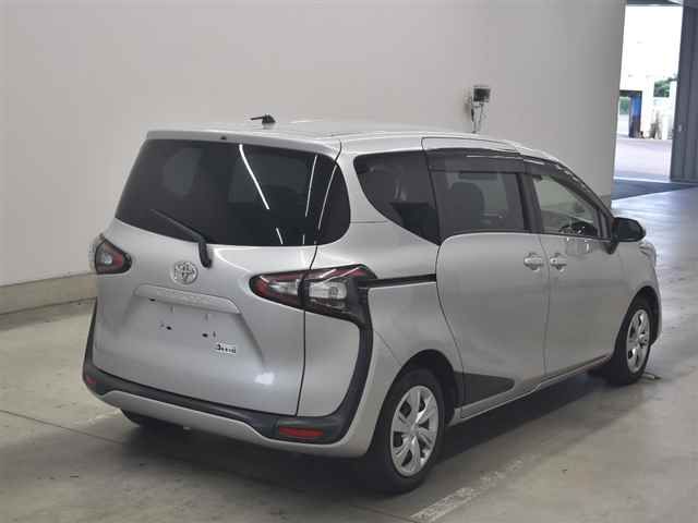 2016 Toyota Sienta G 7ニンノリ auction photo 5