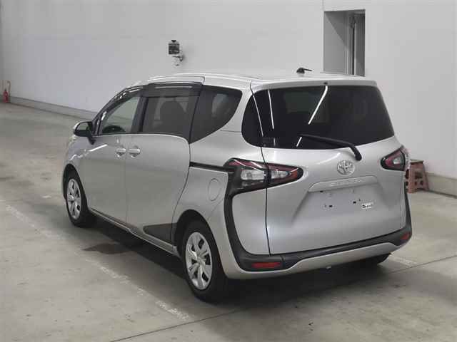 2016 Toyota Sienta G 7ニンノリ auction photo 2