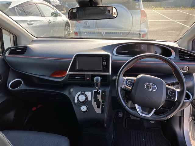 2016 Toyota Sienta G 7ニンノリ auction photo 3