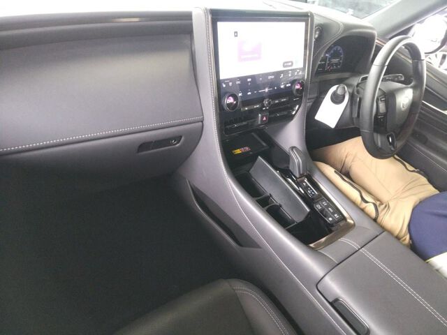 2024 Toyota Vellfire Z Premier auction photo 3