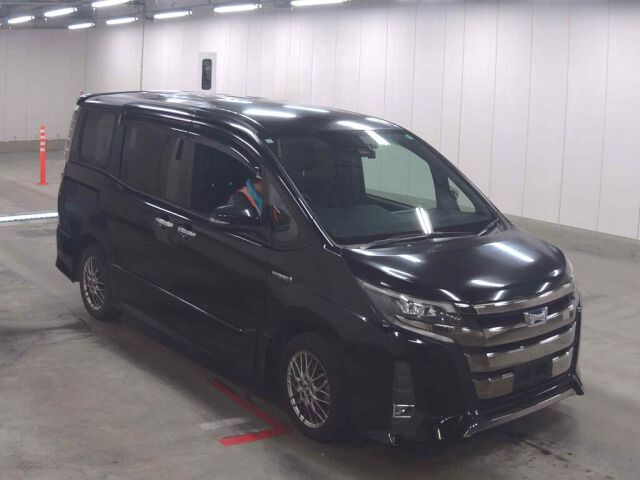 2017 Toyota Noah HV SI WXB Japan auction vehicle