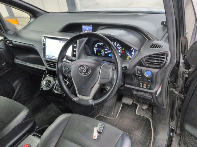 2017 Toyota Noah HV SI WXB auction photo 3