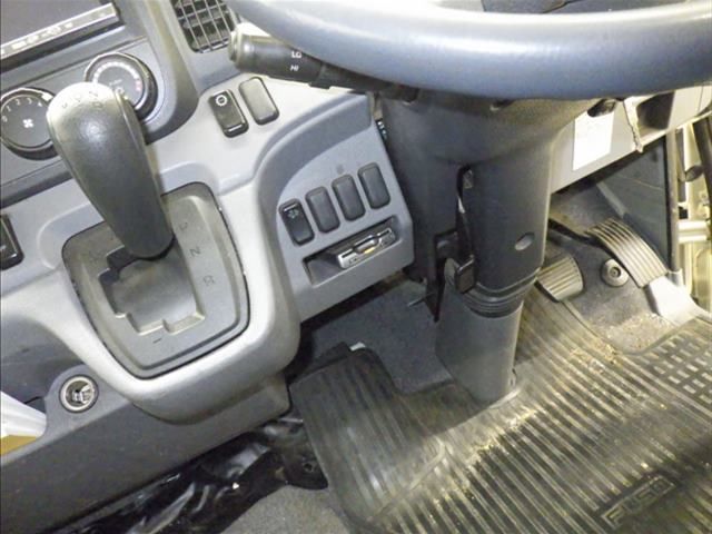 2013 Mitsubishi Fuso Canter With crane auction photo 7