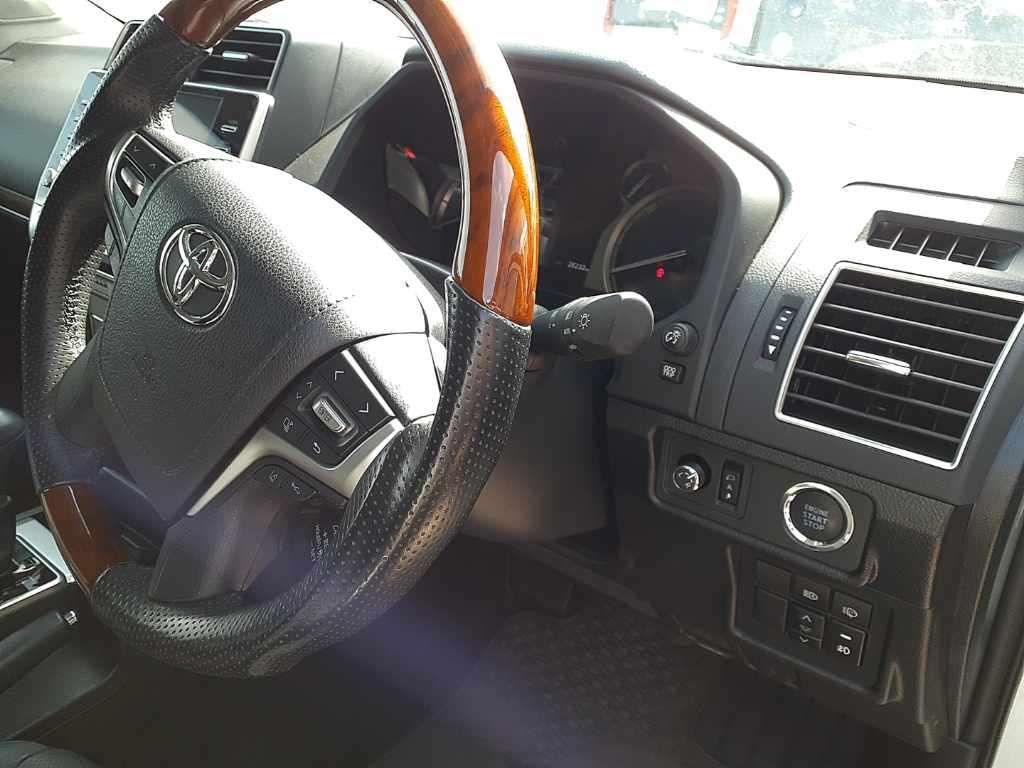 2023 Toyota Land Cruiser Prado TX L Package 4WD auction photo 9