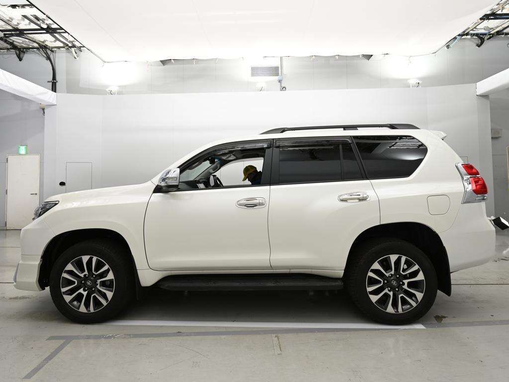 2023 Toyota Land Cruiser Prado TX L Package 4WD auction photo 4