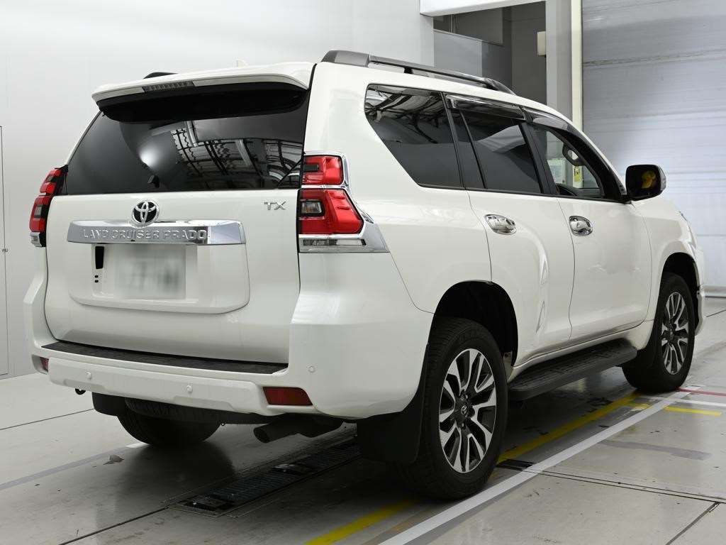 2023 Toyota Land Cruiser Prado TX L Package 4WD auction photo 2