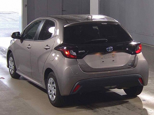 2021 Toyota Yaris Hybrid X auction photo 2