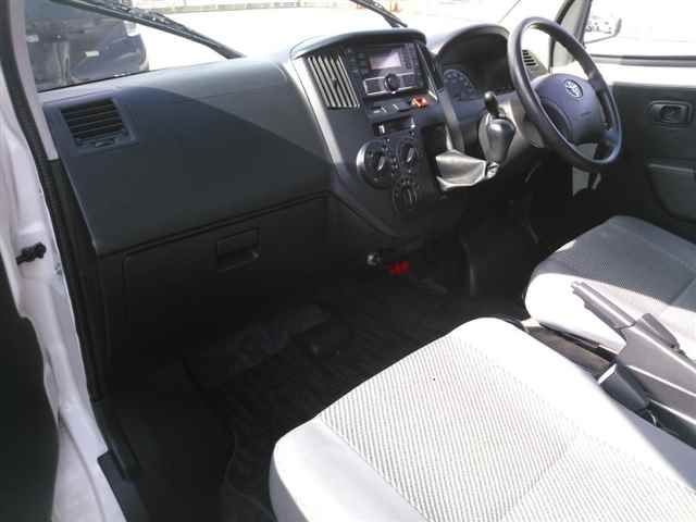 2011 Toyota タウンエース トラック DX auction photo 8
