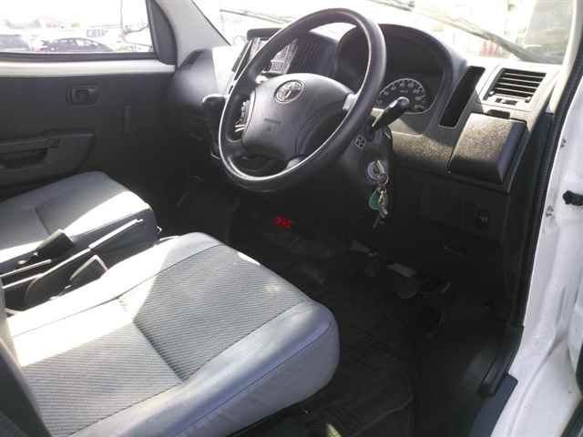 2011 Toyota タウンエース トラック DX auction photo 3
