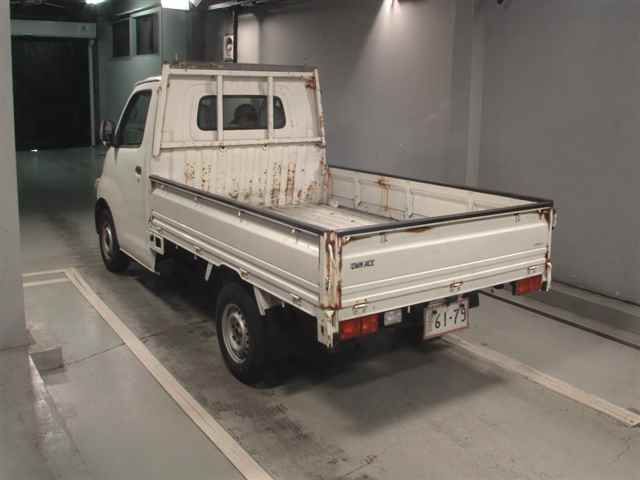 2011 Toyota タウンエース トラック DX auction photo 2