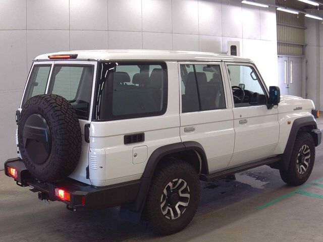 2025 Toyota Land Cruiser 70 AX 4WD auction photo 5