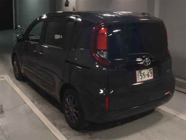 2024 Toyota Sienta auction photo 2