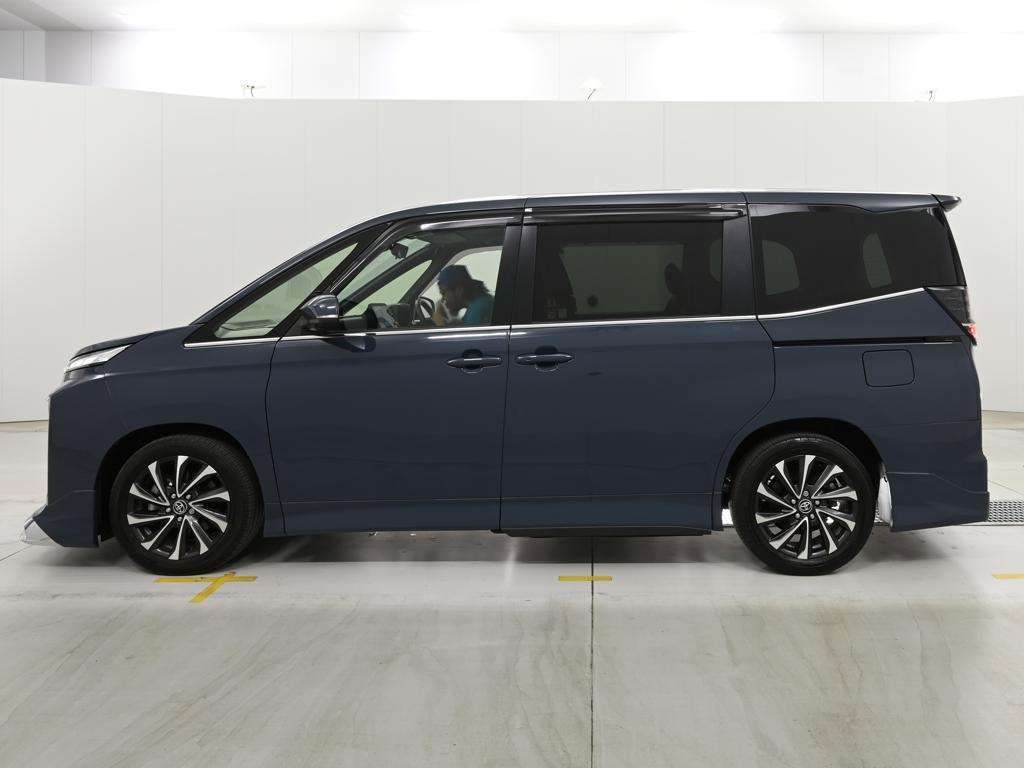 2022 Toyota Voxy S-Z auction photo 4