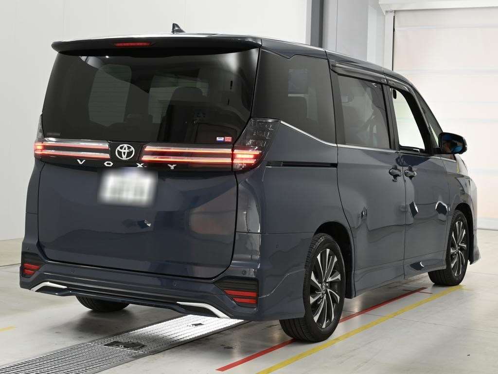 2022 Toyota Voxy S-Z auction photo 2