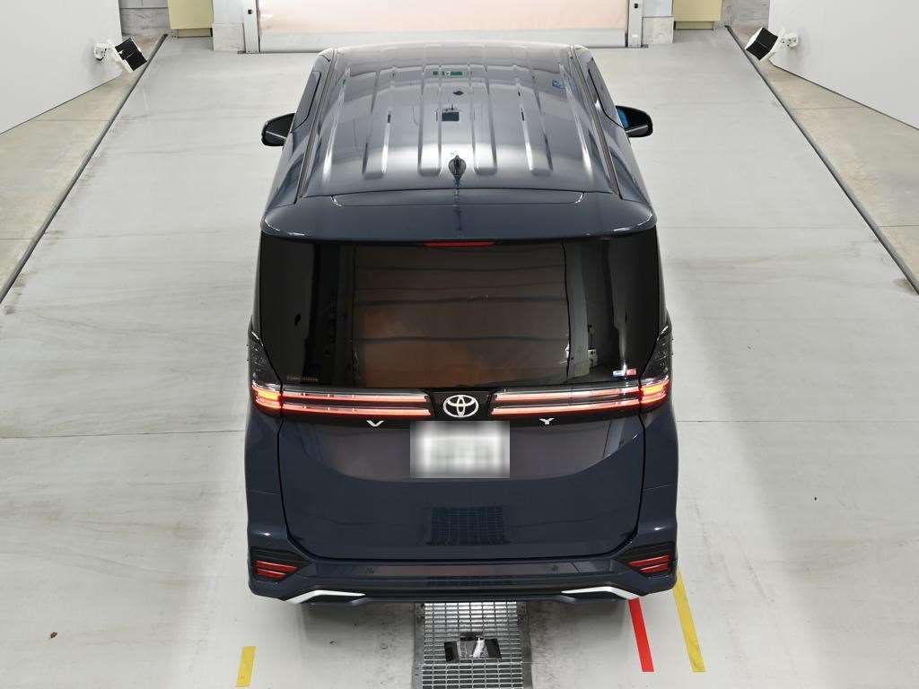 2022 Toyota Voxy S-Z auction photo 8