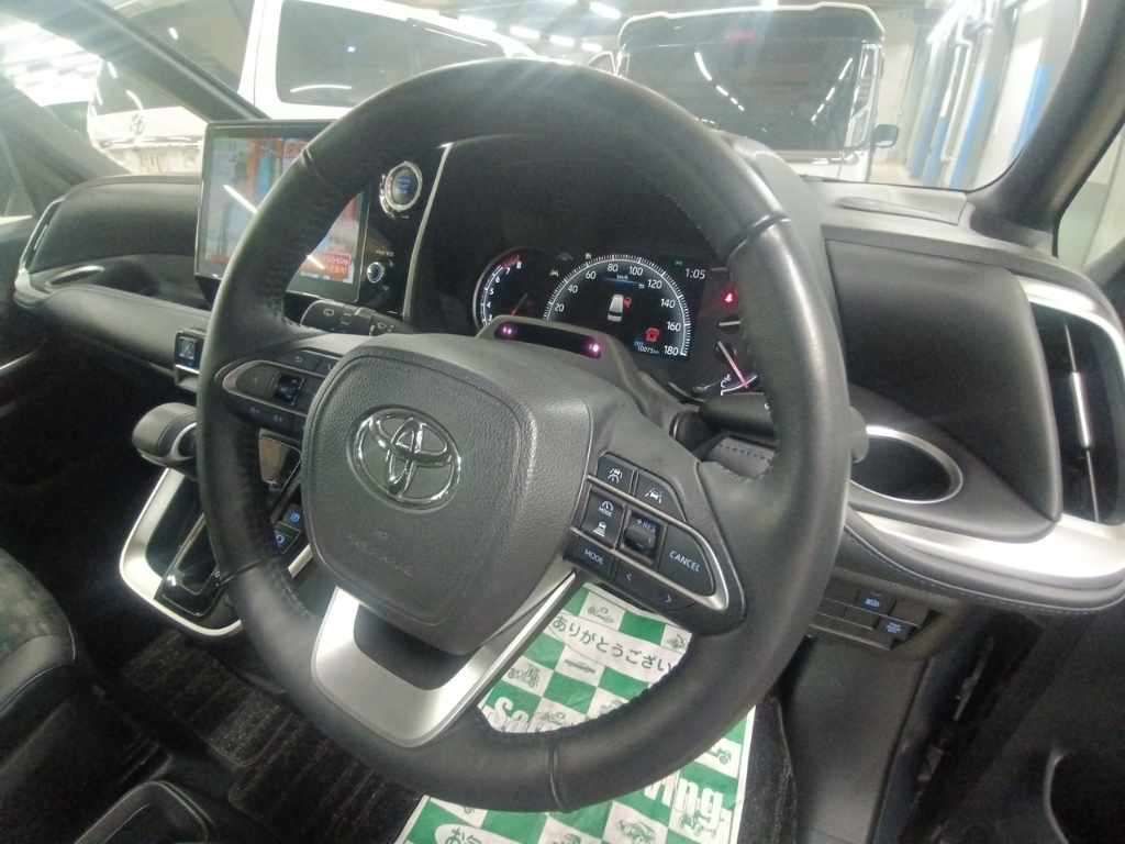 2022 Toyota Voxy S-Z auction photo 9
