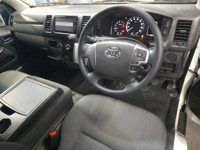 2025 Toyota Hiace Long DX GL Package auction photo 3