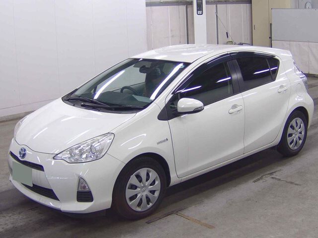 2013 Toyota Aqua S auction photo 4