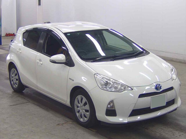 2013 Toyota Aqua S Japan auction vehicle