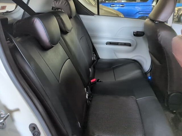 2013 Toyota Aqua S auction photo 6