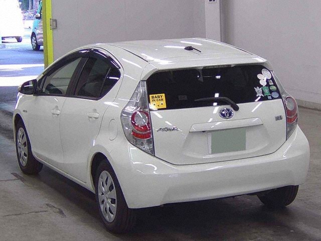 2013 Toyota Aqua S auction photo 2