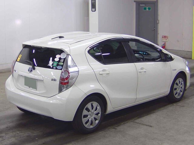 2013 Toyota Aqua S auction photo 5