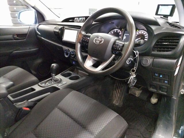2022 Toyota Hilux X 4WD auction photo 3