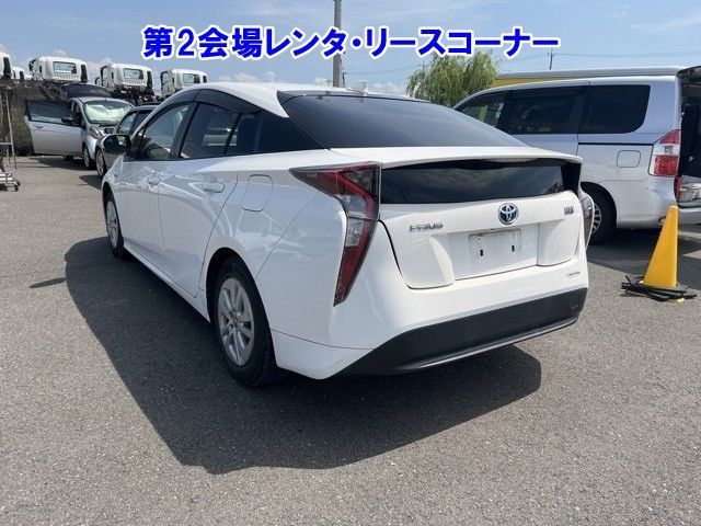 2017 Toyota Prius E auction photo 2