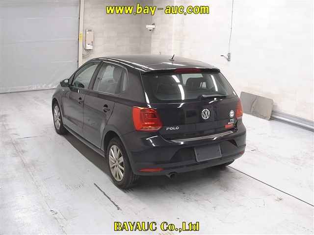 2015 Volkswagen ポロ TSIコンフォートライン auction photo 2