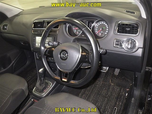 2015 Volkswagen ポロ TSIコンフォートライン auction photo 3