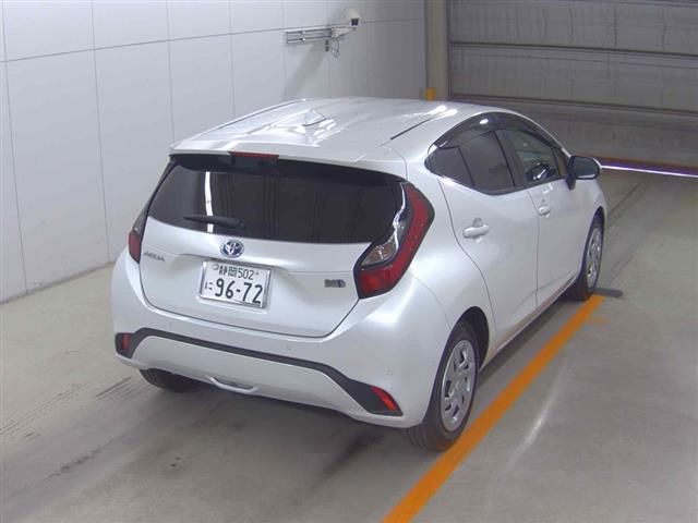 2021 Toyota Aqua X auction photo 4