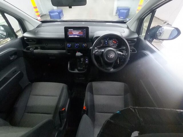 2022 Toyota Sienta X auction photo 3