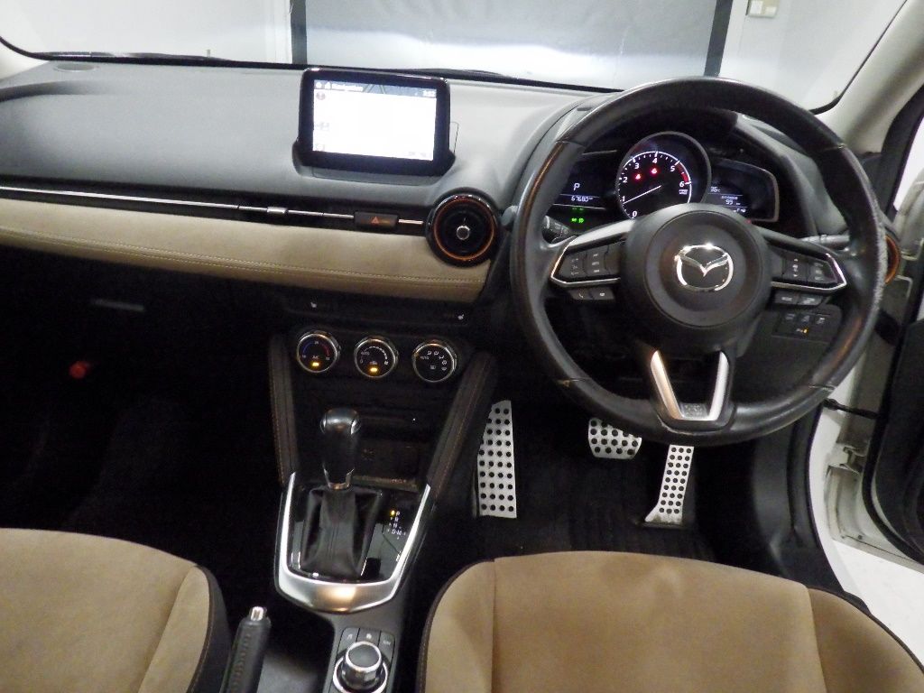 2017 Mazda Demio XDテーラードブラウン auction photo 3
