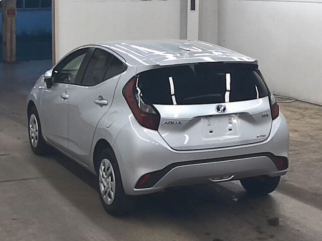2023 Toyota Aqua X 4WD auction photo 2