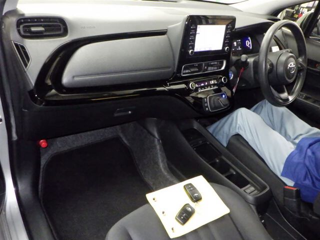 2023 Toyota Aqua X 4WD auction photo 3