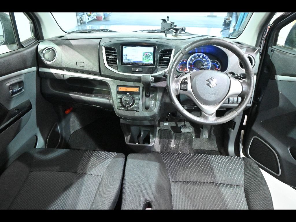 2013 Suzuki Wagon R 4WD スティングレーT auction photo 3