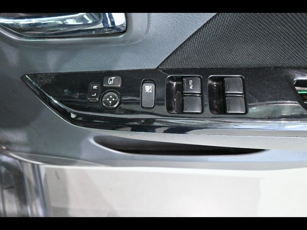 2013 Suzuki Wagon R 4WD スティングレーT auction photo 11